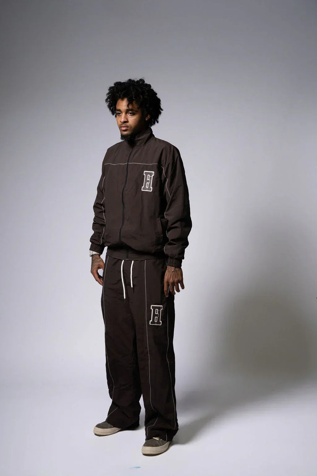 Essential Winderbreaker
Tracksuit ( Brown )