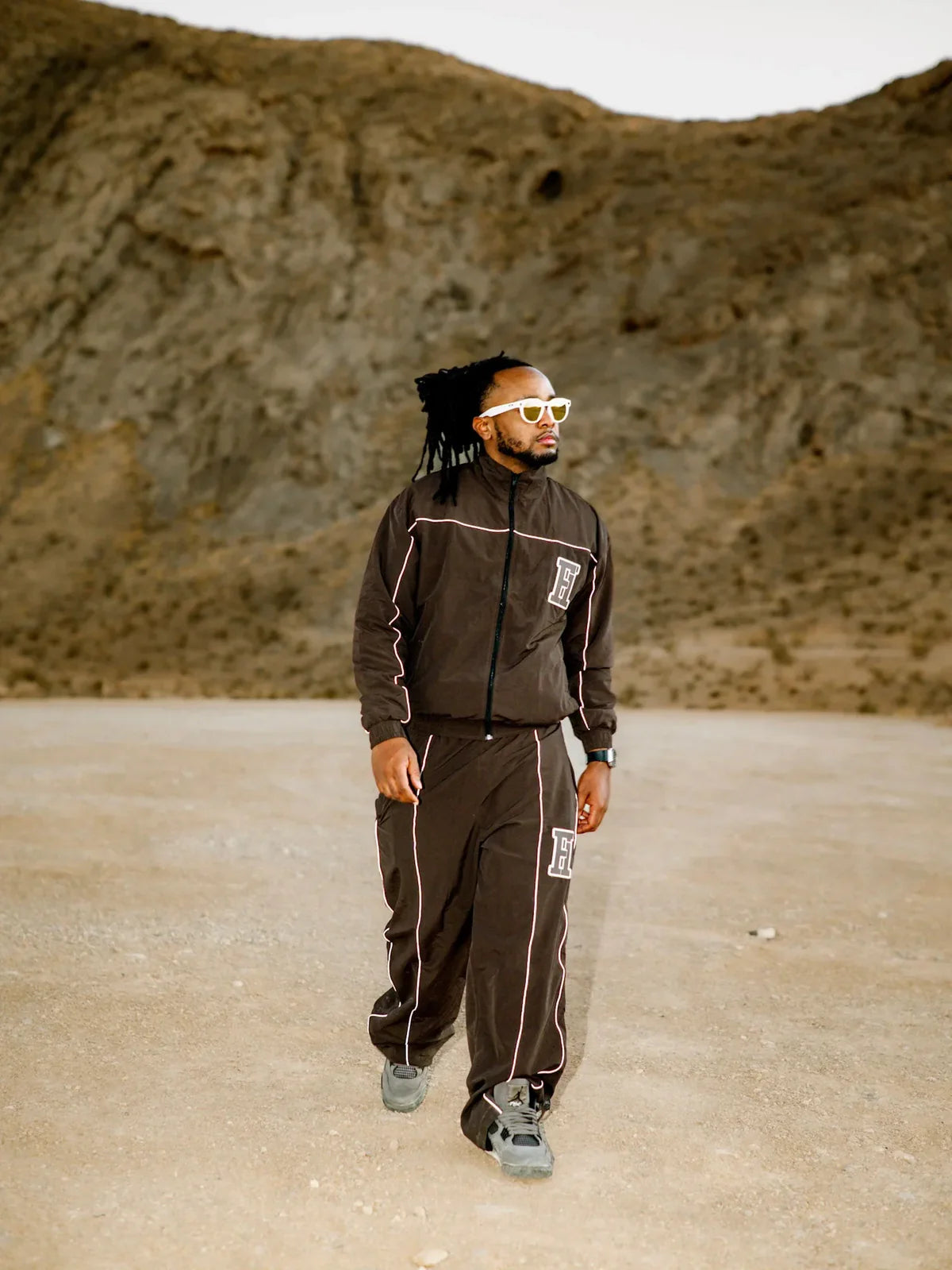 Essential Winderbreaker
Tracksuit ( Brown )