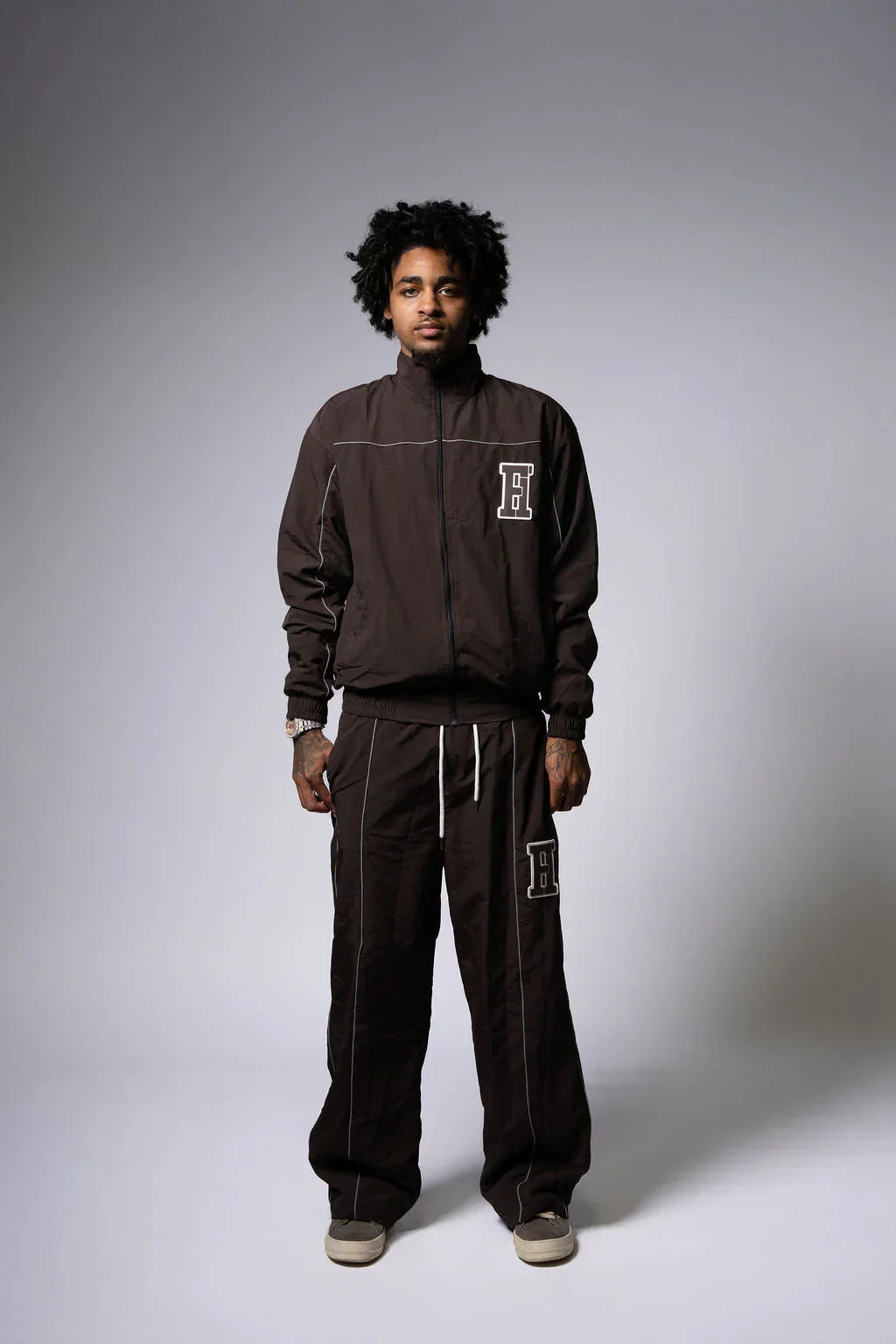 Essential Winderbreaker
Tracksuit ( Brown )