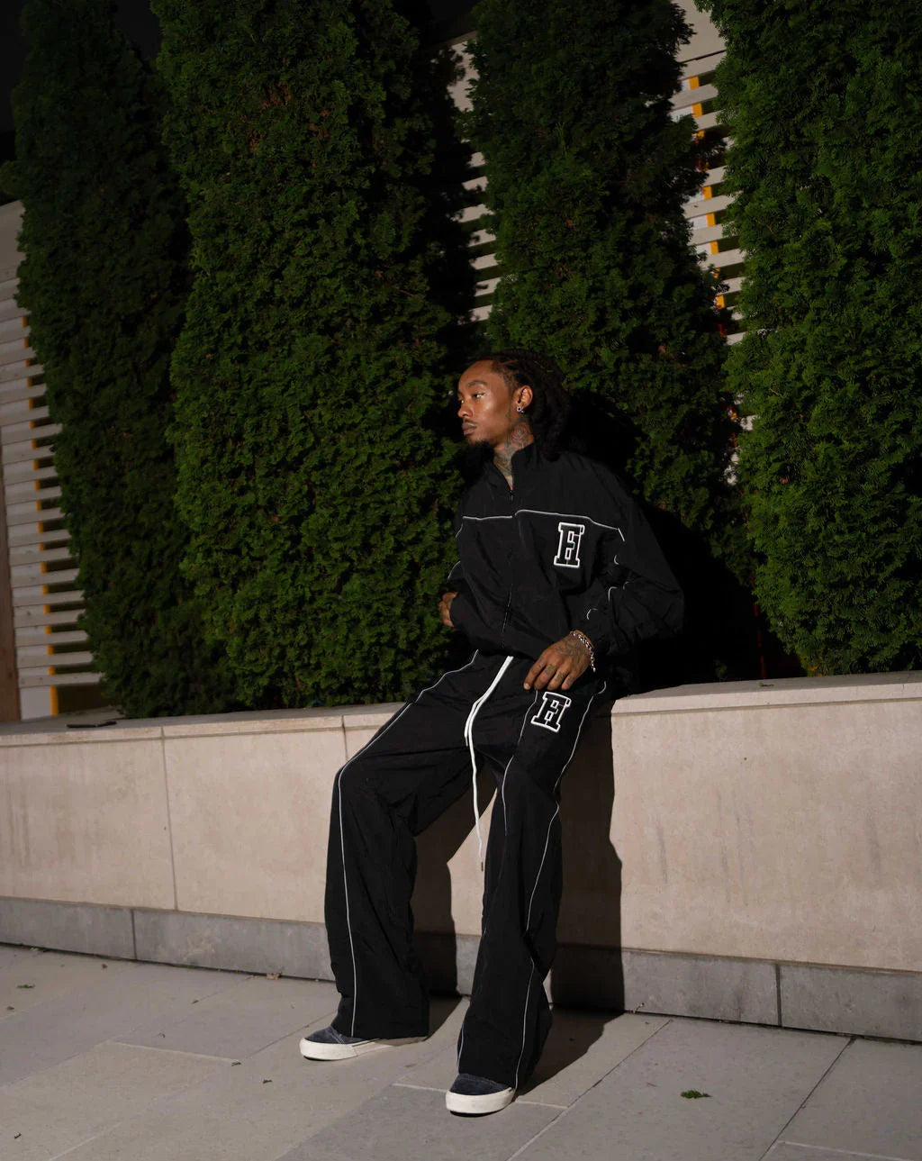 Essential Winderbreaker
Tracksuit ( Black )